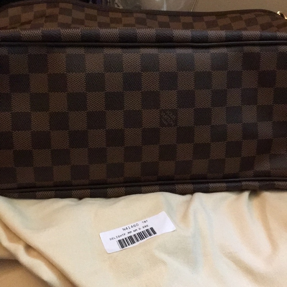 Louis Vuitton - Picture 2 of 4